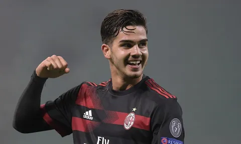 Góc AC Milan: Chờ đợi Andre Silva nở nụ cười tại Serie A