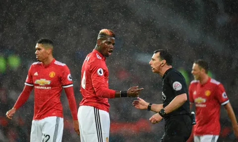 Sir Alex về hưu, MU hết được trọng tài ưu ái