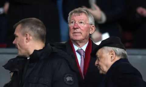 Sir Alex thất thần trên khán đài khi Man Utd thua PSG