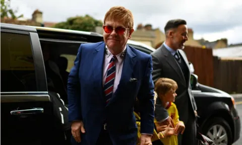 Sir Elton John đã sẵn sàng chờ Watford gây địa chấn trước Man City