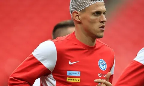 Skrtel băng đầu đến sân tập, tăng nhuệ khí cho Slovakia
