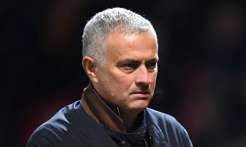 "Man Utd cần thay huấn luyện viên ngay bây giờ"
