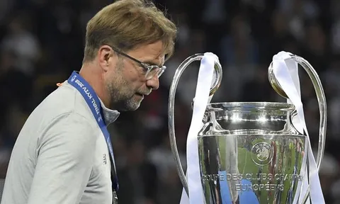 Klopp "văng tục" khi đáp trả câu nói của Mourinho về vấn đề danh hiệu