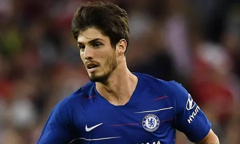 CHÍNH THỨC: Chelsea chia tay thêm tiền đạo trên đội một