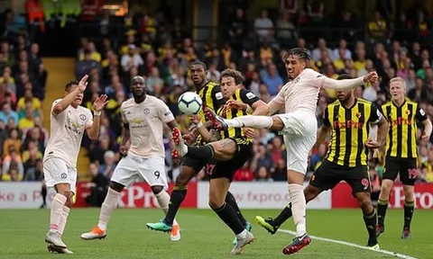 Smalling ghi bàn nhờ... tuyệt chiêu đá cầu của Việt Nam
