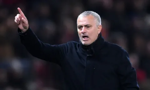 Số 10 ám ảnh Man Utd và Jose Mourinho