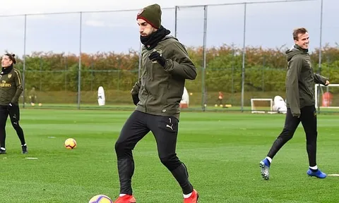 Sợ bị bán, cựu sao M.U nỗ lực ghi điểm với HLV Emery trên sân tập Arsenal