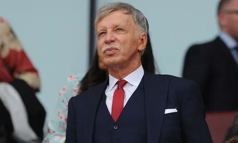 SỐC: Arsenal không nhận được một đồng chuyển nhượng từ Kroenke  suốt một năm qua