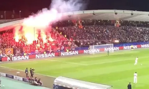 SỐC: CĐV Spartak Moscow bắn trọng tài ở Champions League