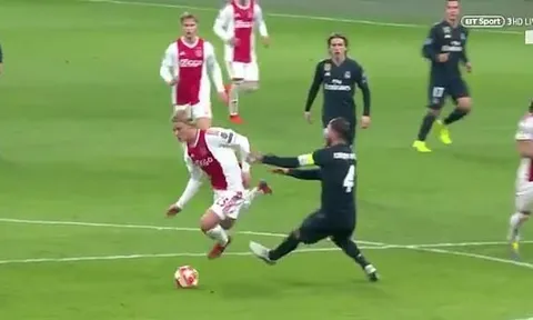 SỐC! Ramos thừa nhận cố ý tẩy thẻ ở trận thắng Ajax, nguy cơ bị UEFA trừng phạt