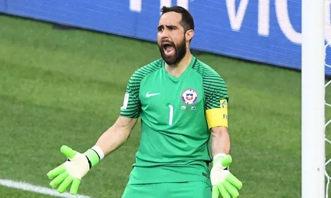 SỐC: Sao Man City bị đồng đội tẩy chay?