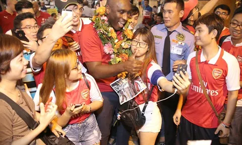 Sol Campbell sẵn sàng nối gót Ryan Giggs đến Việt Nam làm việc