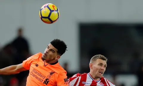 Solanke chơi quá hay, CĐV Liverpool chẳng còn nhớ Sturridge