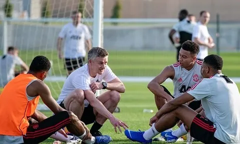 Solskjaer chỉ cách ghi bàn cho 3 sao trẻ Man Utd trên sân tập