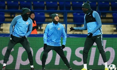 Sớm có vé đi tiếp, sao Man City cười thả ga trên sân tập