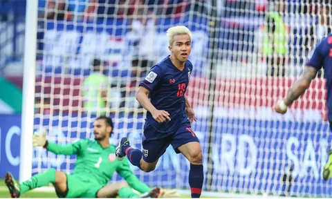 3 điều rút ra sau trận Thái Lan 1-0 Bahrain: "Messi Thái" lột xác, Adisak kém duyên