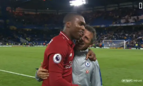 Người hùng Liverpool tiết lộ cuộc trò chuyện với huyền thoại Chelsea