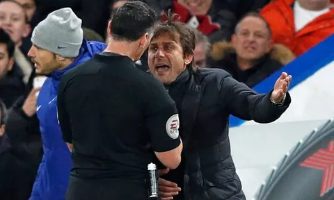 Sợ 'đòn thù' từ FA, HLV Conte mau chóng cất lời xin lỗi