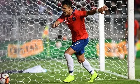 Sút hỏng 11m, Sanchez như nổi khùng khi Chile thất trận