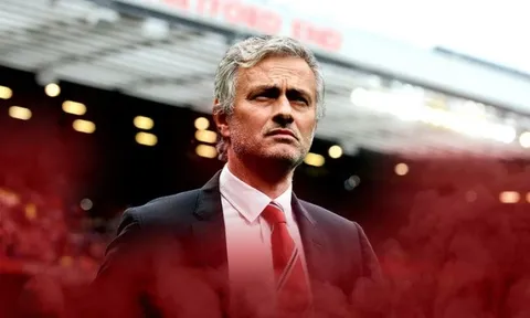Tại sao Jose Mourinho quyết bám trụ lại Man United?