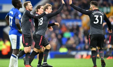 Tại sao nói hàng công Arsenal bùng nổ chưa từng thấy?