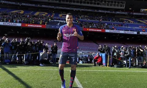 Tân binh Barca "chào sân" Camp Nou, chính thức nhận số áo mới