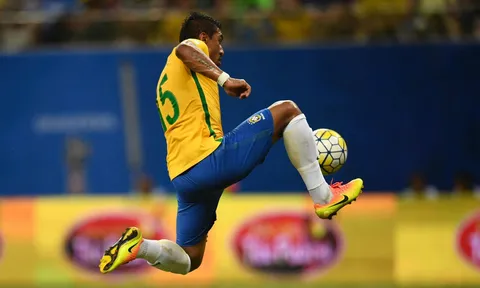 Tân binh Barca, Paulinho chói sáng trước Ecuador