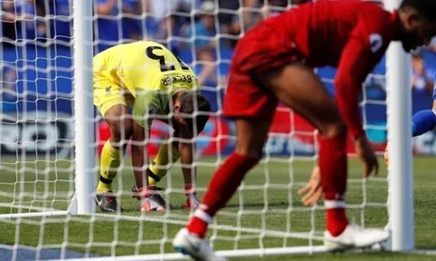 Klopp nói gì về Alisson trước "thảm họa" Leicester?
