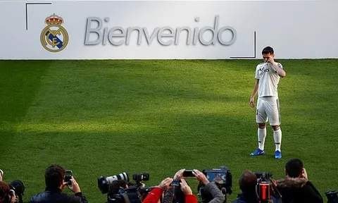 Tân binh đầu tiên ra mắt Real, Benzema có người chia lửa