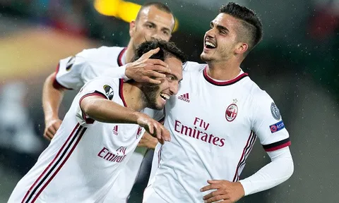 Tân binh lập hattrick, Milan đứng dậy sau vấp ngã