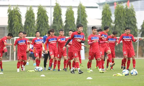 Tập kiểu... trẻ con, tuyển Việt Nam "sốt ruột" với thầy Park