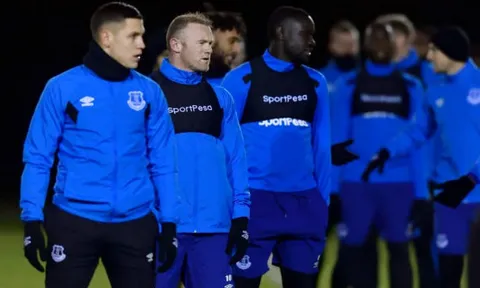 Tập xuyên đêm, Rooney và đồng đội quyết vượt khủng hoảng