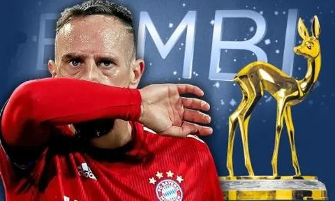 Tát vào mặt nhà báo, sao Bayern bị tước đoạt giải thưởng danh giá