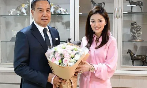 Thái Lan chia tay nữ trưởng đoàn xinh đẹp