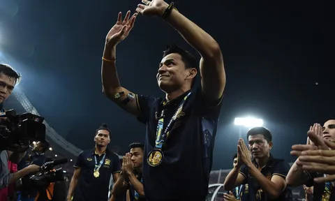 Kiatisak: 'U22 Việt Nam sụp đổ vì Hữu Thắng và Công Phượng'
