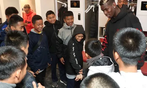 Pogba niềm nở đón tiếp đội bóng nhí bị kẹt trong hang Tham Luang