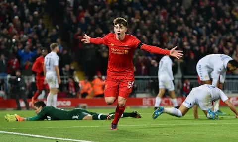 Thần đồng bị ngược đãi, Klopp nổi điên gọi về Liverpool