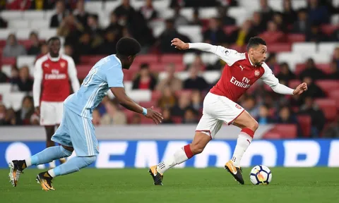 Thần đồng nổ súng, đội trẻ Arsenal xua buồn Emirates