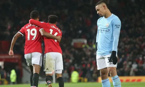 Thắng Arsenal, Man Utd phải thay đổi hàng loạt lịch đấu