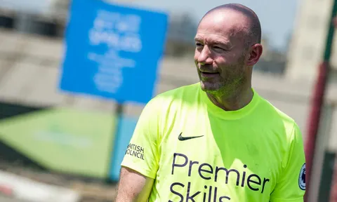 Thắng hủy diệt, Man Utd vẫn bị huyền thoại Shearer chỉ trích