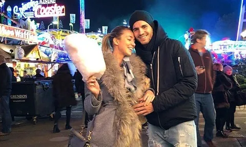 Thắng lớn, Morata được vợ dẫn đi "giải ngố"