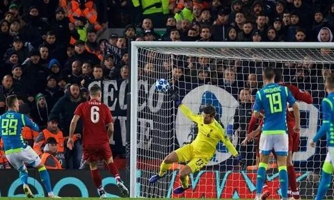 Thắng Napoli, fan Liverpool tôn một một cái tên làm "chúa tể"