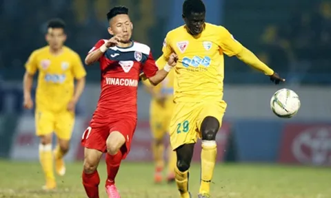 Thanh Thắng và Van Bakel “đá bay” ngôi đầu của FLC Thanh Hóa