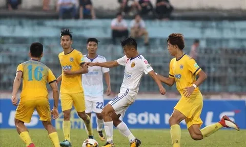 Vũ Minh Tuấn tỏa sáng, FLC Thanh Hóa trở lại top 3