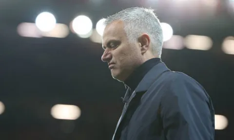 Thay đổi 360 độ, Mourinho đang 'xúc phạm' một Man United bất diệt