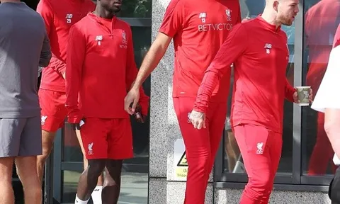Thấy gương Man Utd, dàn sao Liverpool căng thẳng tiến vào đất khách