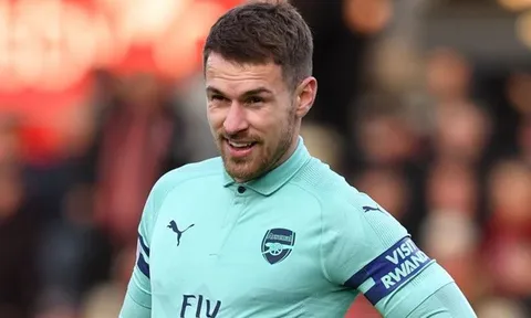 Thấy Ramsey qua Juventus, người cũ tranh thủ "đá xoáy" Arsenal
