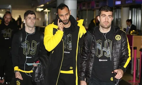 Thầy rạng rỡ, trò u ám trên đường Dortmund ra sân bay