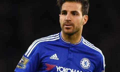 Thi đấu ấn tượng, Fabregas được fan khen cách Jorginho cả trăm năm ánh sáng