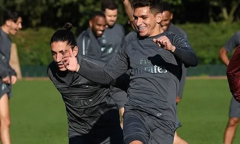 Thi đấu rực sáng, Torreira thu hút mọi ánh nhìn trên sân tập